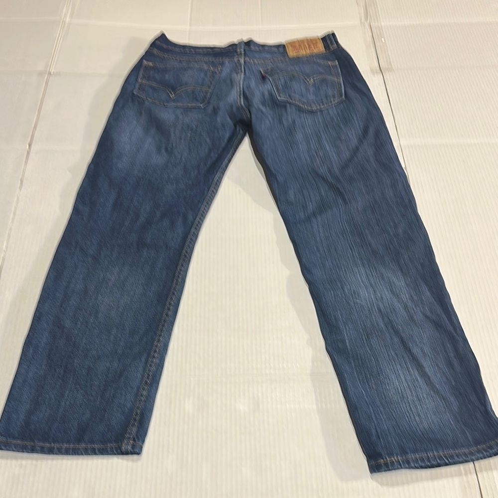 Levi’s Strauss & Co 514 Classic Blue Denim Jeans with pockets and zipper front - Picture 6 of 10